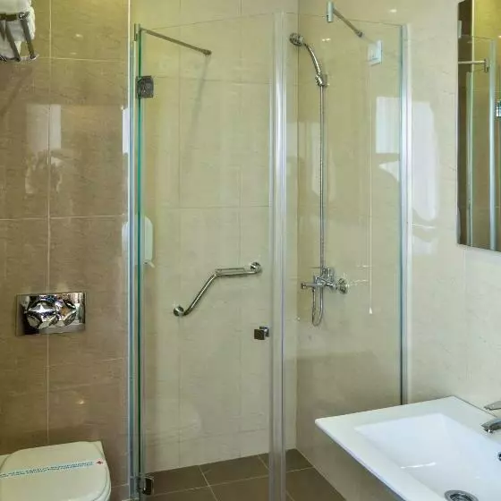 اتاق لوکس با بالکن, Tami Residence