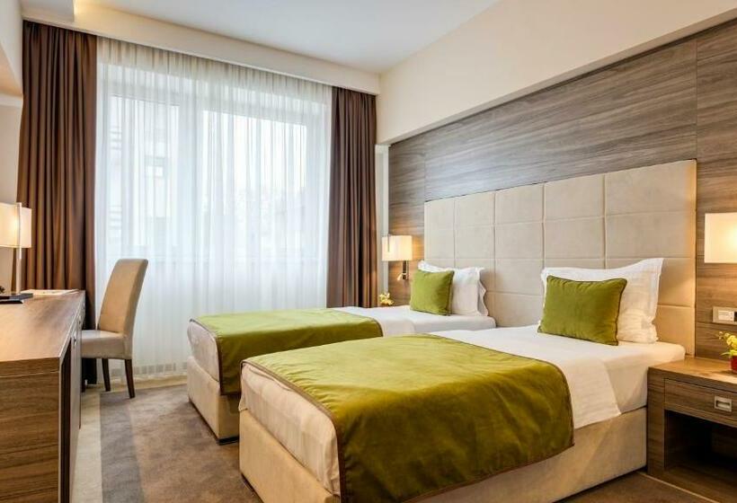 اتاق لوکس با بالکن, Tami Residence