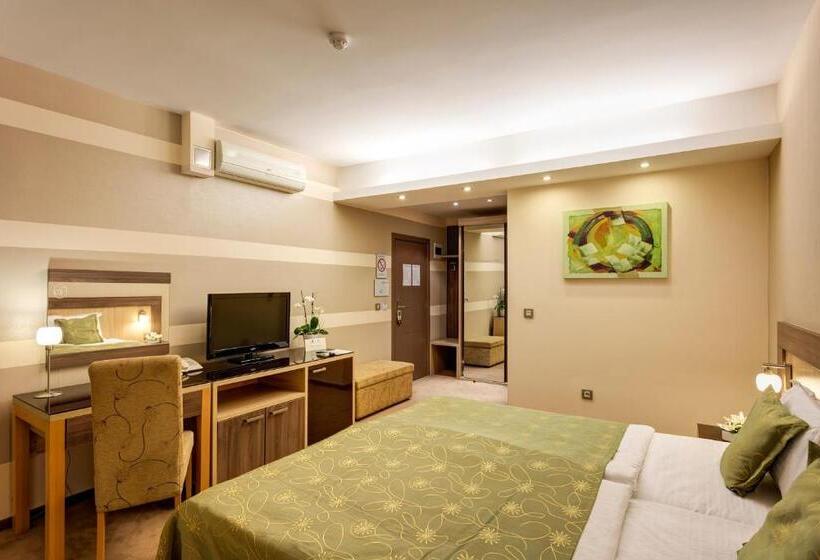 اتاق لوکس با بالکن, Tami Residence