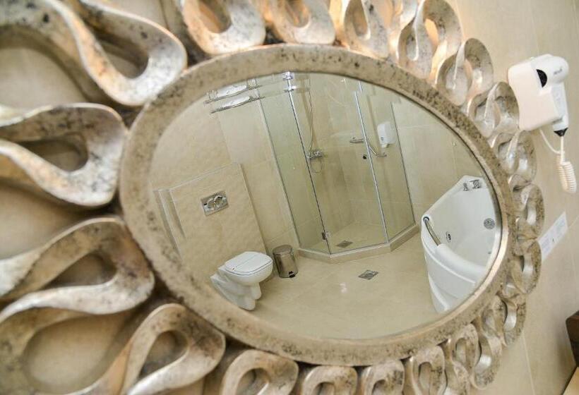 سوئیت با وان آب گرم, Tami Residence