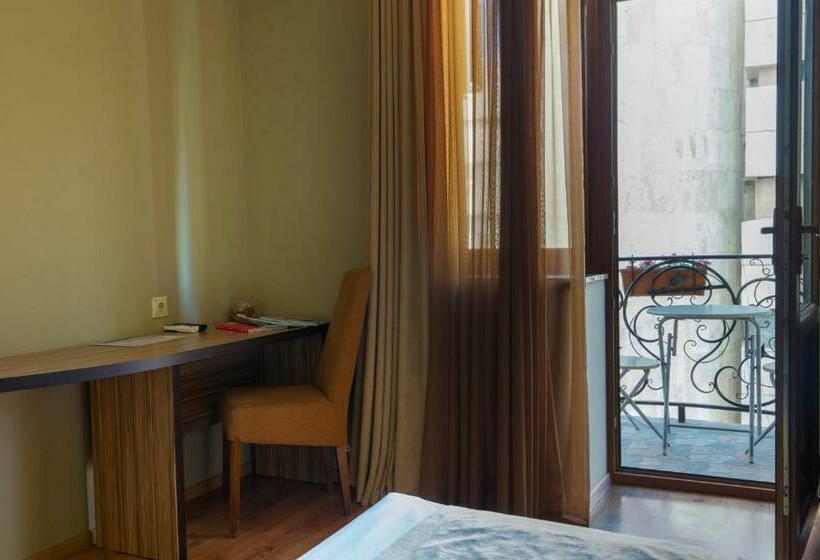 اتاق اکونومی با حمام مشترک, Kantar Hostel