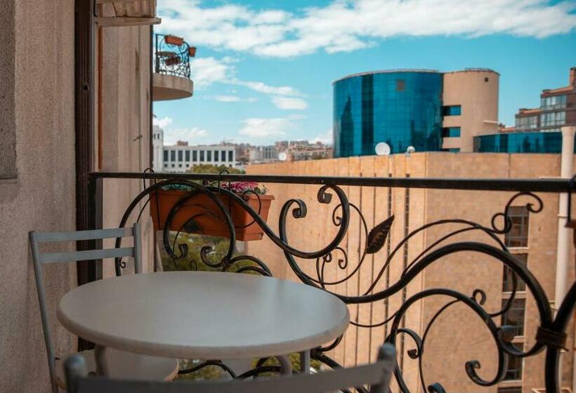 اتاق اکونومی با حمام مشترک, Kantar Hostel