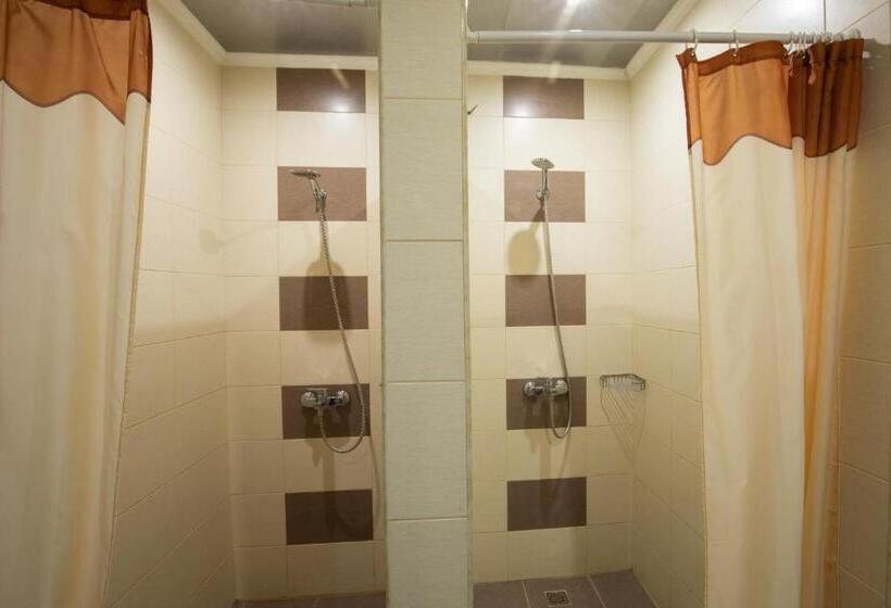 اتاق اکونومی با حمام مشترک, Kantar Hostel