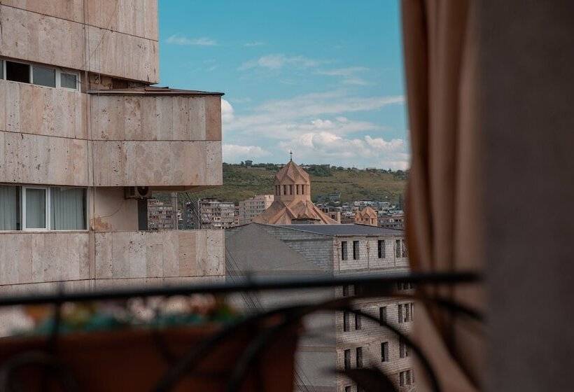 تختخواب در اتاق مشترک, Kantar Hostel