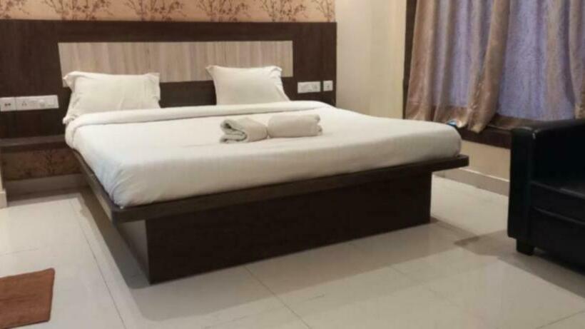 اتاق لوکس با تخت بزرگ, Mor Hotel Home Town Lift Wifi With Restaurant Facilities Near Temple & Golden Beach Best Selling