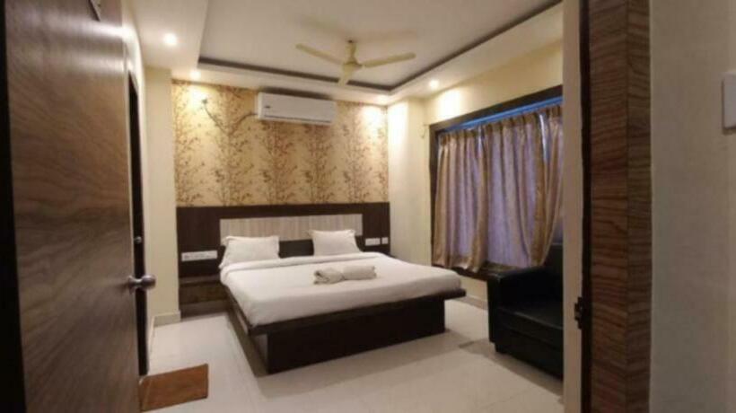 Номер Deluxe Кровать Кинг, Mor Hotel Home Town  Lift  Wifi With Restaurant Facilities  Near Temple & Golden Beach Best Selling
