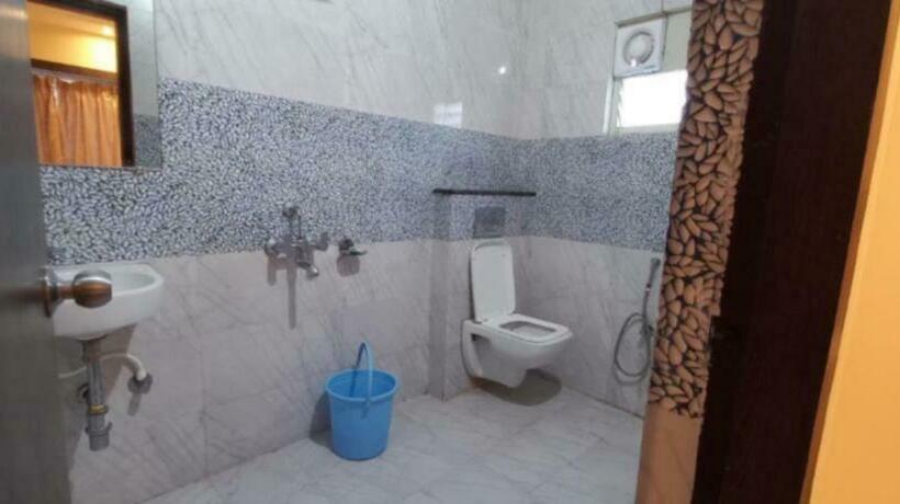 اتاق لوکس با تخت بزرگ, Mor Hotel Home Town Lift Wifi With Restaurant Facilities Near Temple & Golden Beach Best Selling