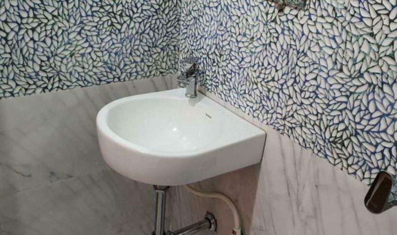 اتاق لوکس با تخت بزرگ, Mor Hotel Home Town Lift Wifi With Restaurant Facilities Near Temple & Golden Beach Best Selling