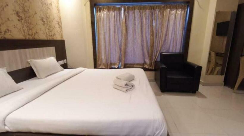 اتاق لوکس با تخت بزرگ, Mor Hotel Home Town Lift Wifi With Restaurant Facilities Near Temple & Golden Beach Best Selling