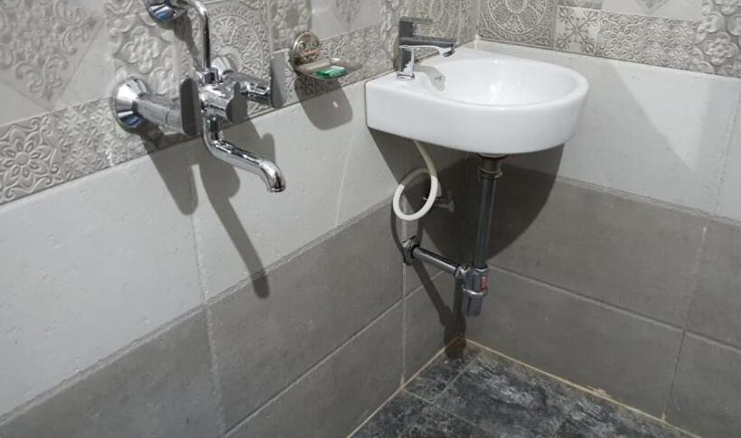 اتاق لوکس با تخت بزرگ, Mor Hotel Home Town Lift Wifi With Restaurant Facilities Near Temple & Golden Beach Best Selling