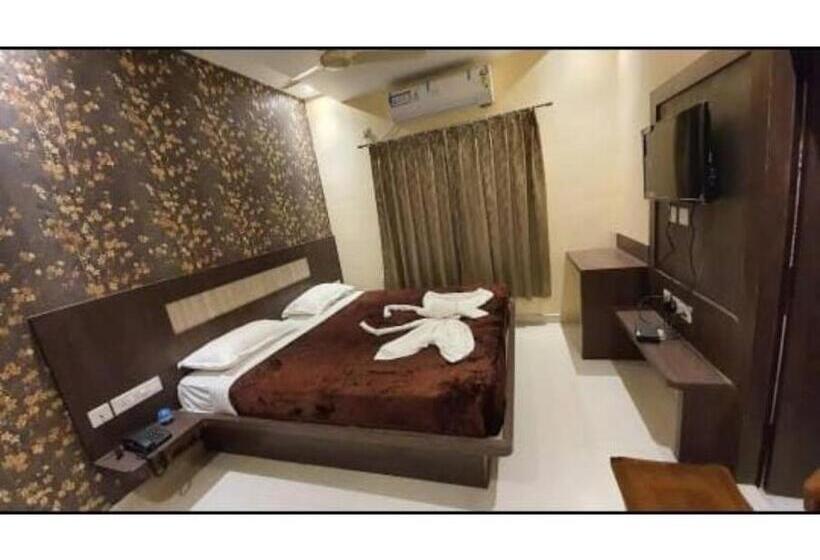 Номер Deluxe Кровать Кинг, Mor Hotel Home Town  Lift  Wifi With Restaurant Facilities  Near Temple & Golden Beach Best Selling