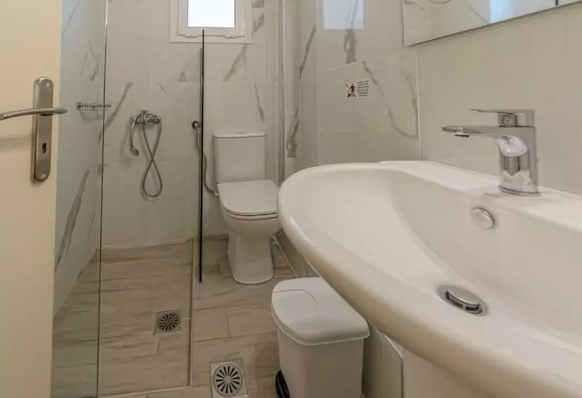 استودیوی لوکس, Chandris Apartments