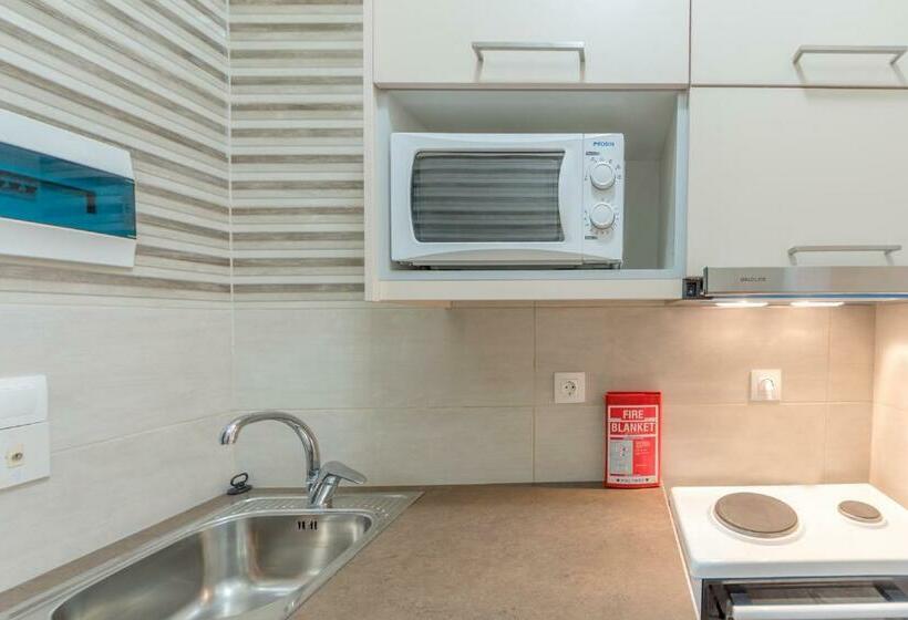 디럭스 스튜디오, Chandris Apartments