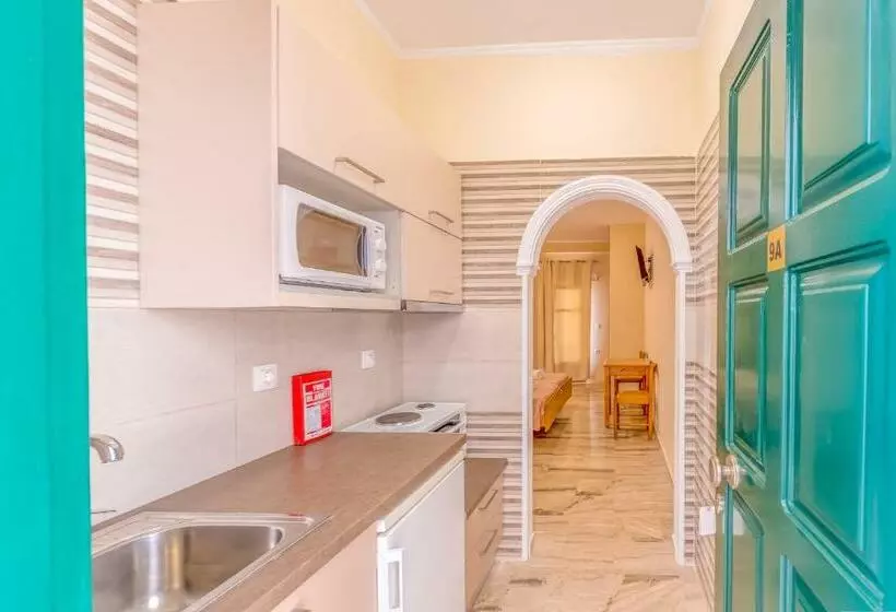 استودیوی لوکس, Chandris Apartments