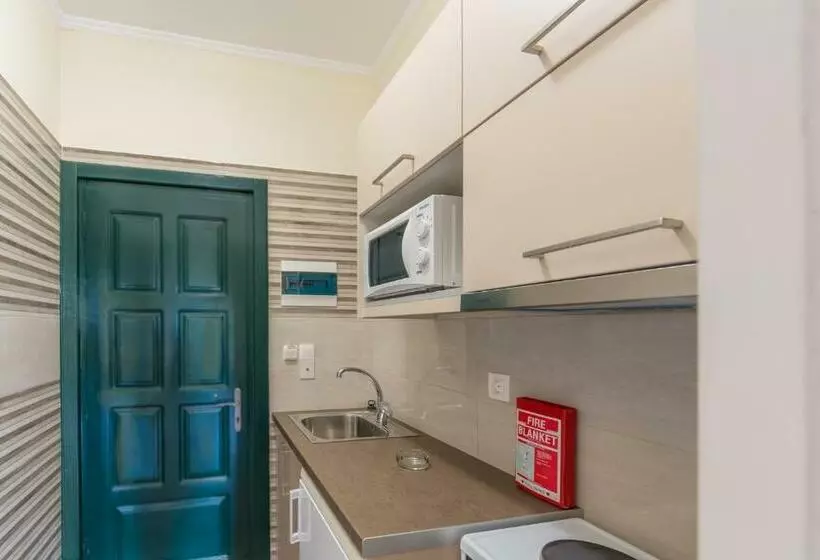 استودیوی لوکس, Chandris Apartments