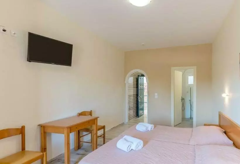 استودیوی لوکس, Chandris Apartments