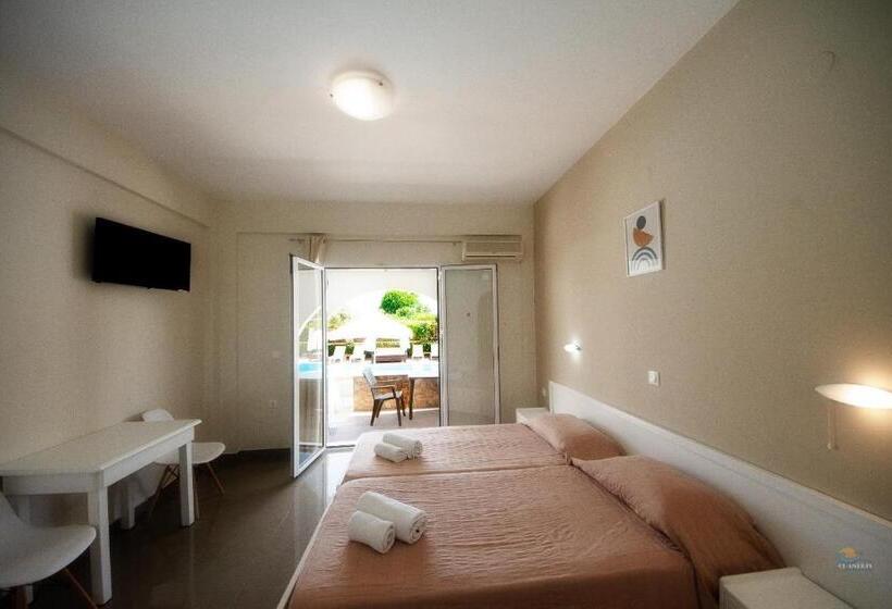 디럭스 스튜디오, Chandris Apartments