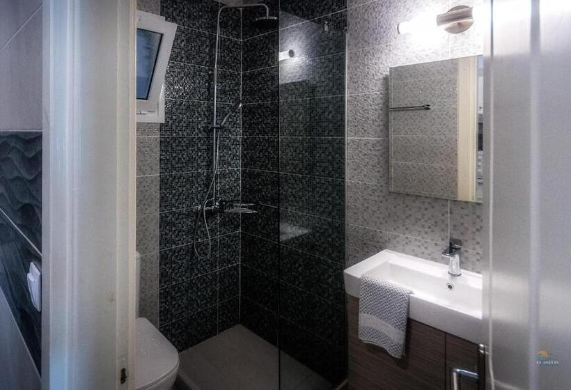 디럭스 스튜디오, Chandris Apartments