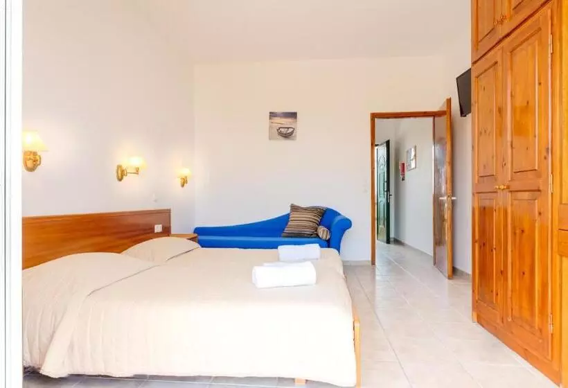 اتاق راحتی سه تخته, Chandris Apartments