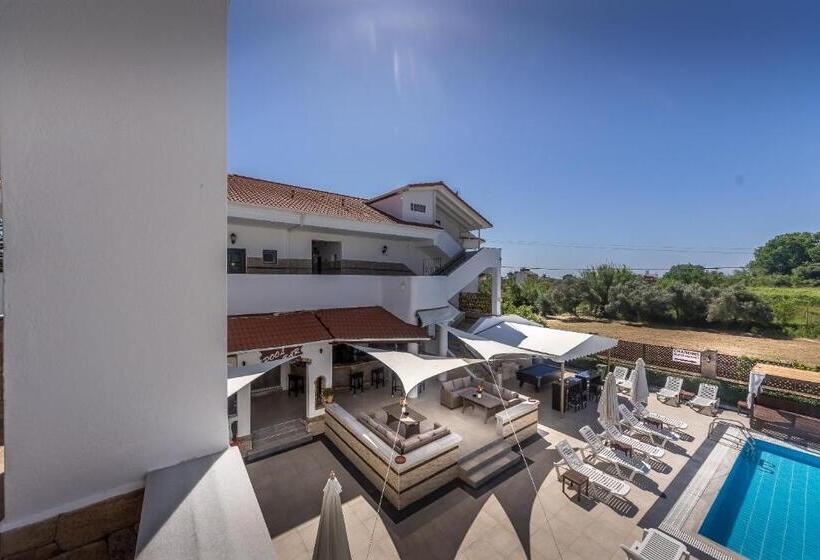 디럭스 스튜디오, Chandris Apartments