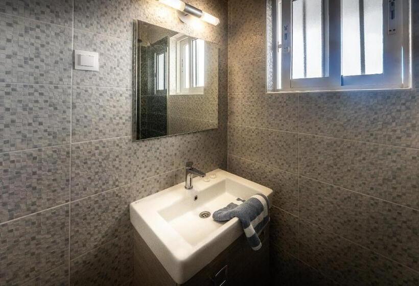 디럭스 스튜디오, Chandris Apartments
