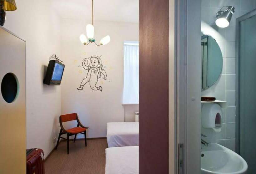 חדר סטנדרט, Hostel Friends Graffiti