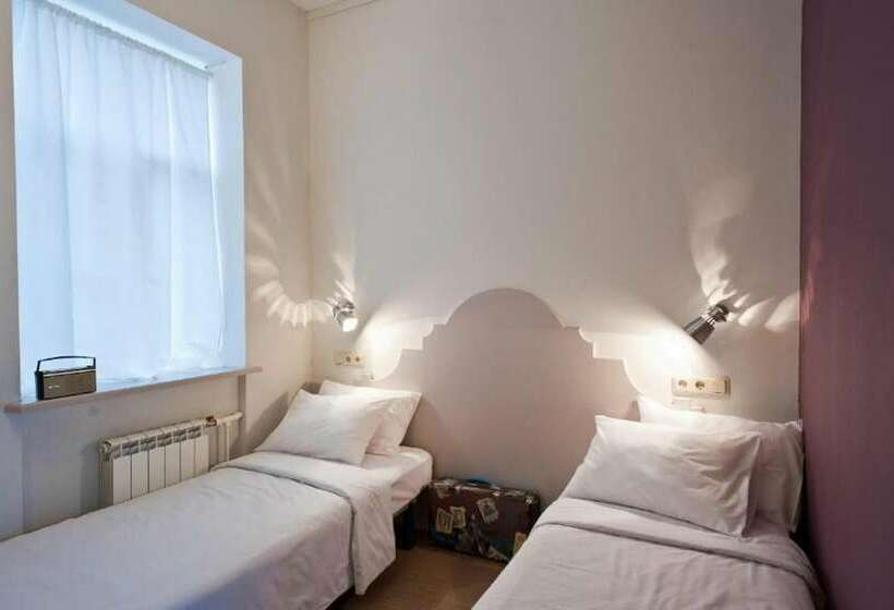 חדר סטנדרט, Hostel Friends Graffiti