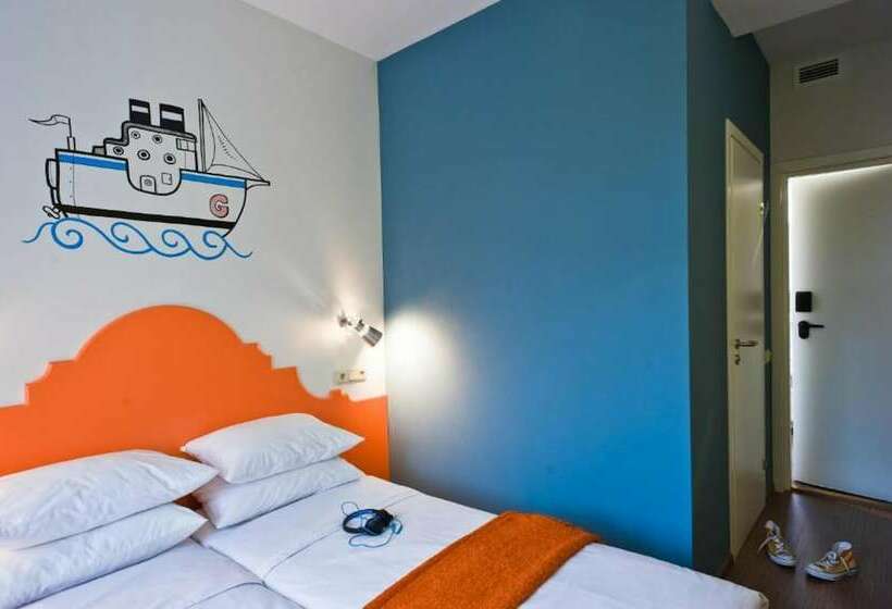 חדר סטנדרט, Hostel Friends Graffiti