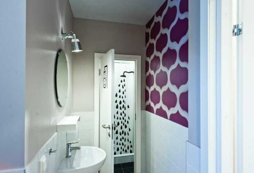 חדר סטנדרט, Hostel Friends Graffiti