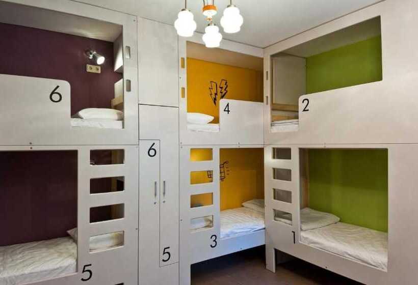 מיטה בחדר משותף, Hostel Friends Graffiti