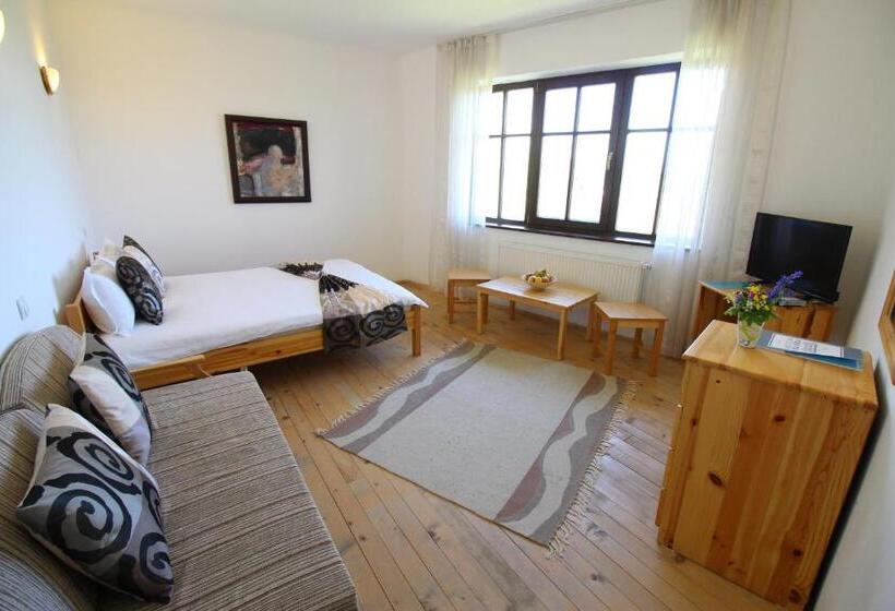 סוויטה, арт комплекс горски дом трявна