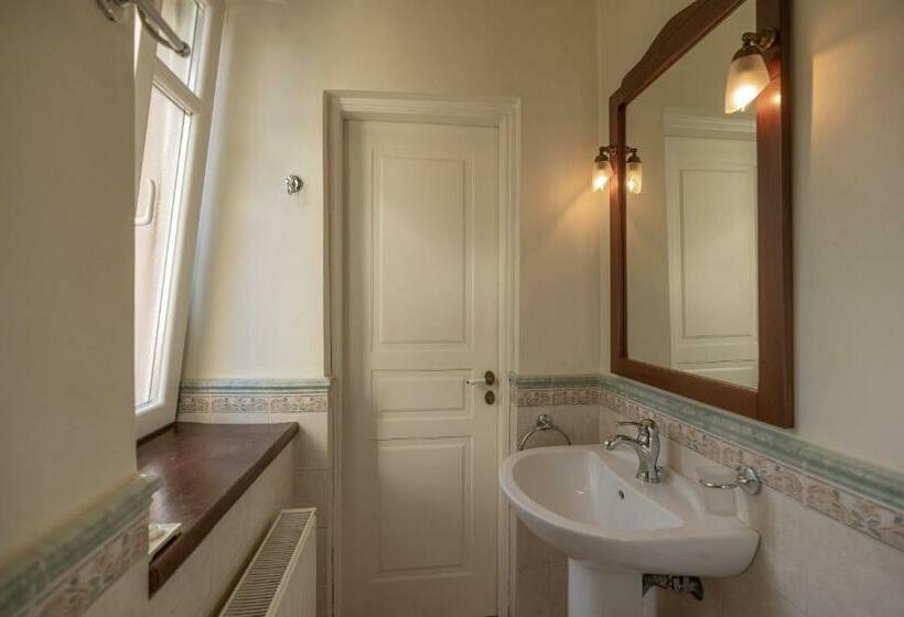 סוויטה משפחתית, Archontiko Parnassus Dadi