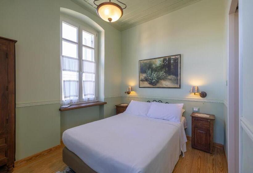 חדר בסיסי, Archontiko Parnassus Dadi