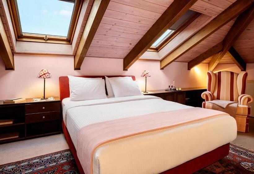 חדר פנטהאוז, Archontiko Parnassus Dadi