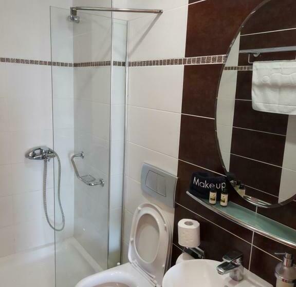 غرفة قياسية, Epavlis Eleftheriadi