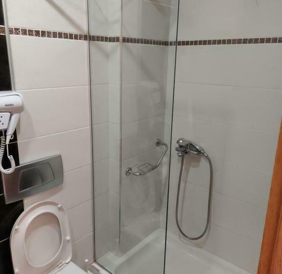 غرفة قياسية, Epavlis Eleftheriadi