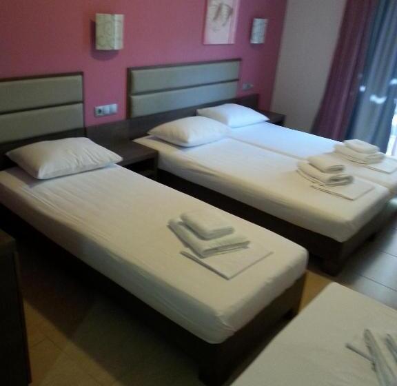 غرفة عائلية, Epavlis Eleftheriadi