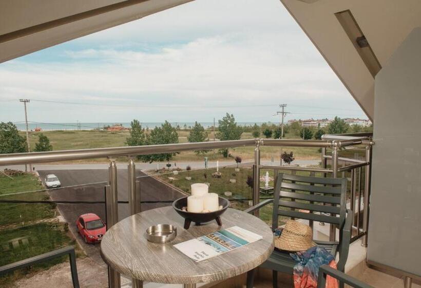 غرفة ديلوكس ثلاثية مطلة على البحر, Epavlis Eleftheriadi