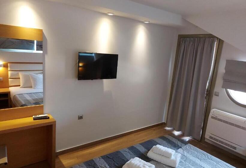 غرفة قياسية سرير كينج, Epavlis Eleftheriadi