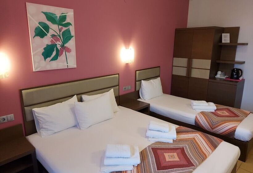 غرفة قياسية ثلاثية, Epavlis Eleftheriadi