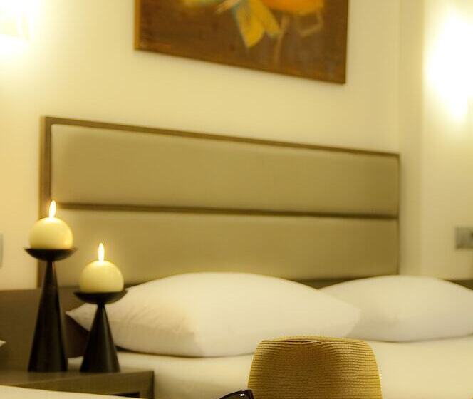 غرفة قياسية ثلاثية, Epavlis Eleftheriadi