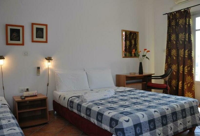 プールの見えるスタンダードトリプルルーム, Quartano Suites By Heliessa, Adults Only