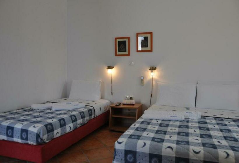 プールの見えるスタンダードトリプルルーム, Quartano Suites By Heliessa, Adults Only