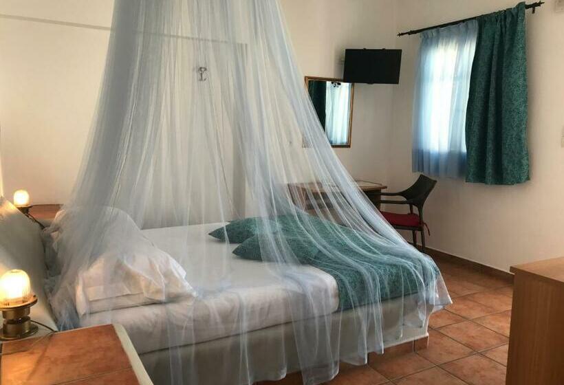 プールビュースタンダードルーム, Quartano Suites By Heliessa, Adults Only