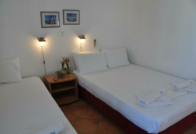 プールの見えるスタンダードトリプルルーム, Quartano Suites By Heliessa, Adults Only