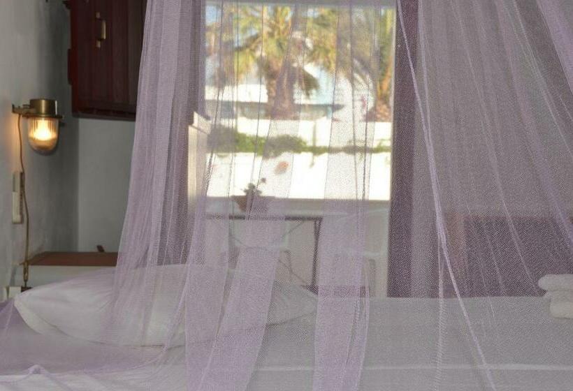 Трехместный Номер Стандарт Вид на Бассейн, Quartano Suites By Heliessa, Adults Only
