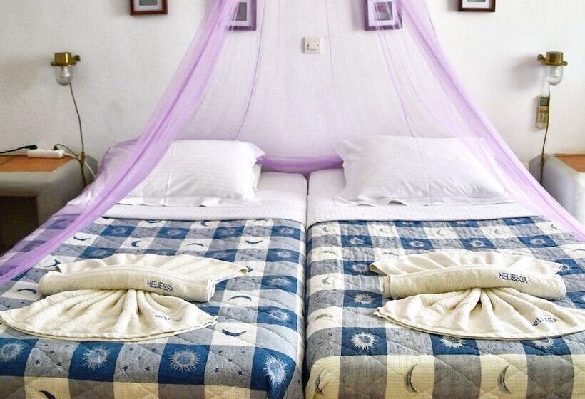 Трехместный Номер Стандарт Вид на Бассейн, Quartano Suites By Heliessa, Adults Only