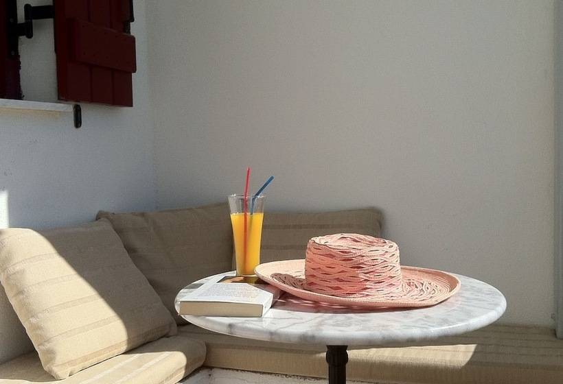 Трехместный Номер Стандарт Вид на Бассейн, Quartano Suites By Heliessa, Adults Only