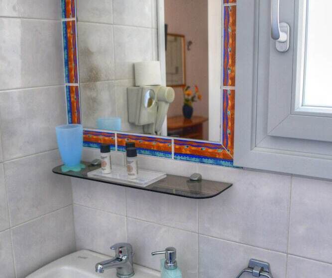 プールの見えるスタンダードトリプルルーム, Quartano Suites By Heliessa, Adults Only