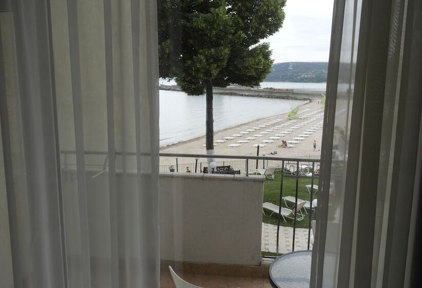 סטודיו סטנדרט עם מרפסת, Helios